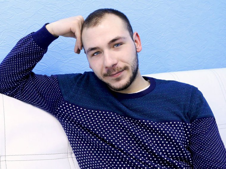 RolandNextDoor's profile - Image n°1