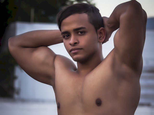 RomeoTano's profile - Image n°0