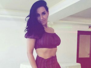 Live Sex SarahSquirts