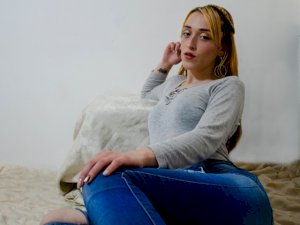 Live Sex SlimBlonde