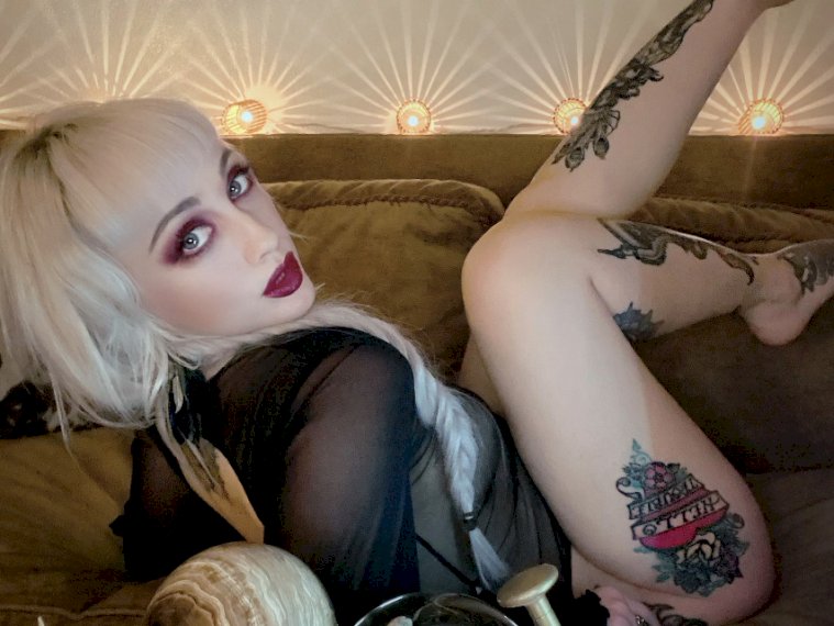 TheKinkWitch's profile - Image n°3