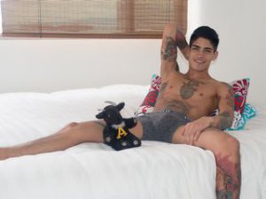 Tattooboyyxx's Sexcam