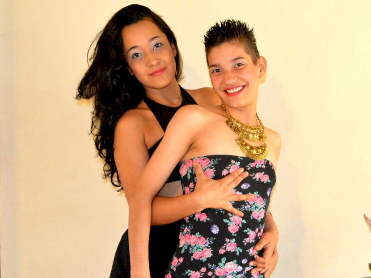 Tworeallesbiansx's profile - Image n°1