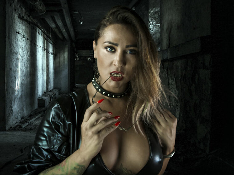 UniqueGoddess's profile - Image n°0