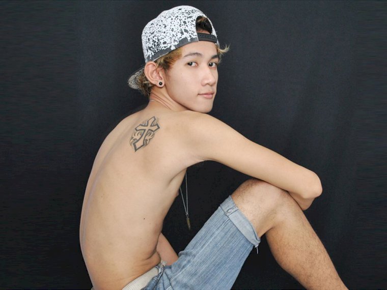 UrAsianPRETTYBOI' profilo - Immagine n°1