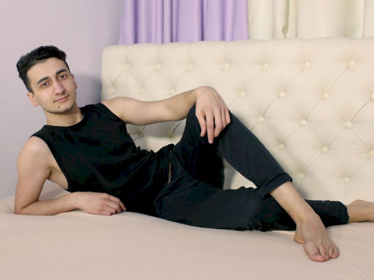 UrAssIsMine's profile - Image n°1