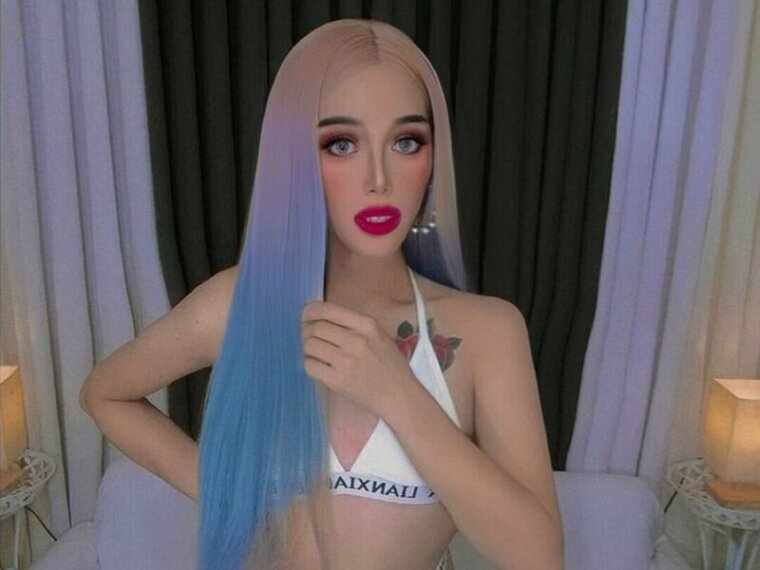 ValentinaRhoades's profile - Image n°0