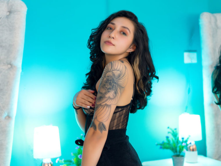 VioletRoberts's profile - Image n°0