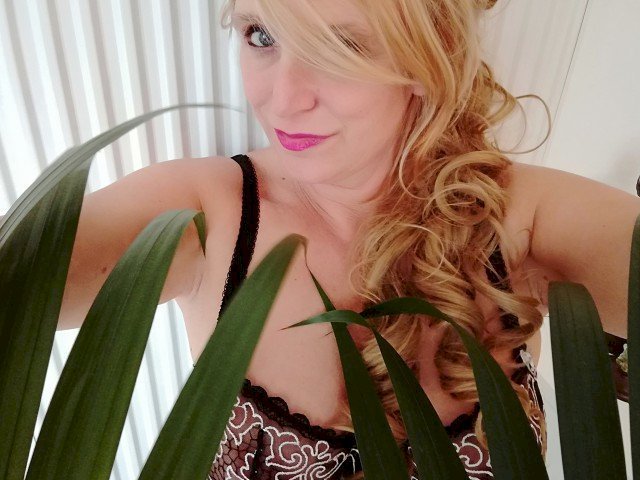 Perfil con virgini - Imagen  n°26