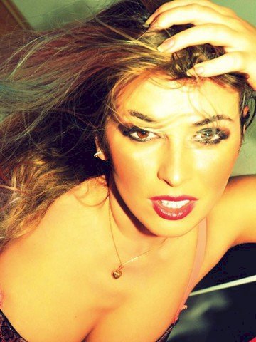 YLLA's profile - Image n°4