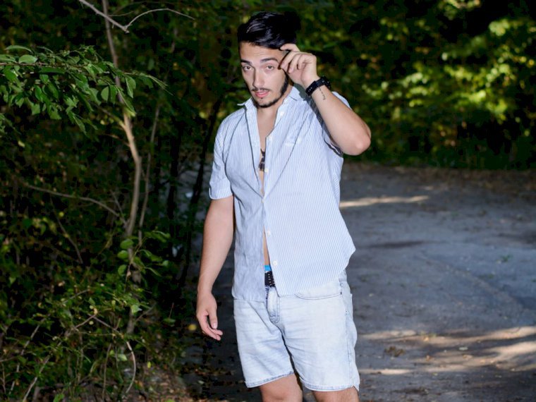 YorgosHere's profile - Image n°1