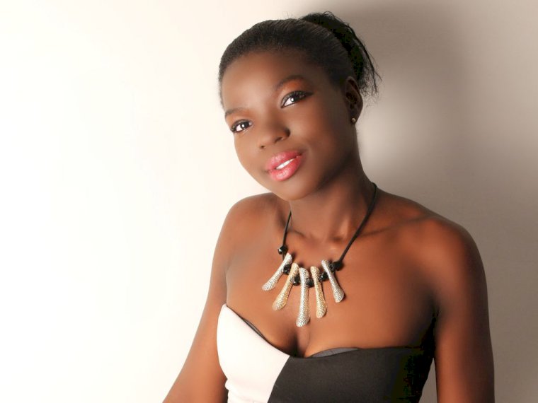 yuliethjones's profile - Image n°1
