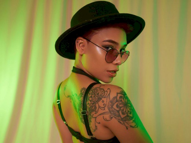 ZoeBecker's profile - Image n°1