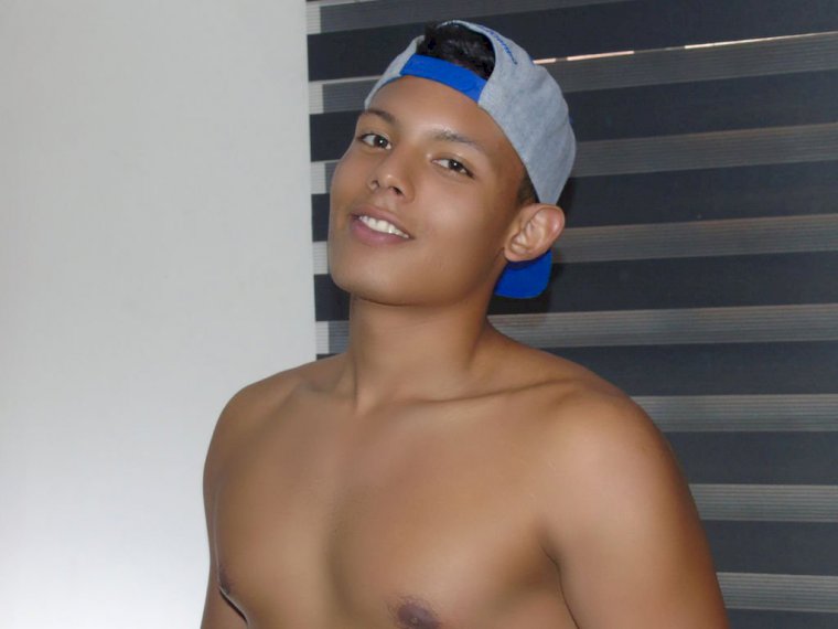 ZEPHYRBOY1's profile - Image n°0