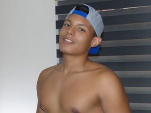 ZEPHYRBOY1's Sexcam