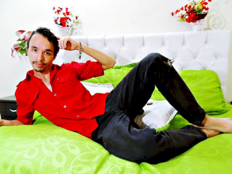 zeushotlatinx's profile - Image n°0