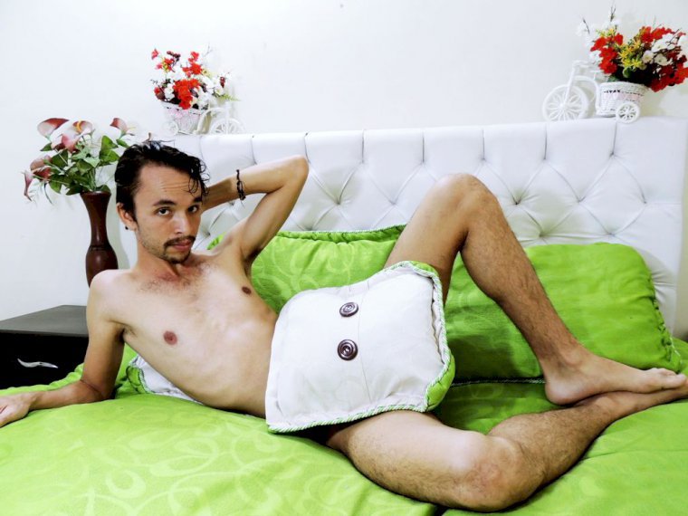 zeushotlatinx's profile - Image n°1