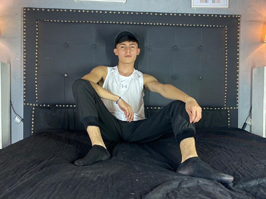 Aaronarias's profile - Image n°0