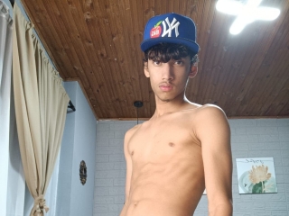 Webcam sex with Aaronschott