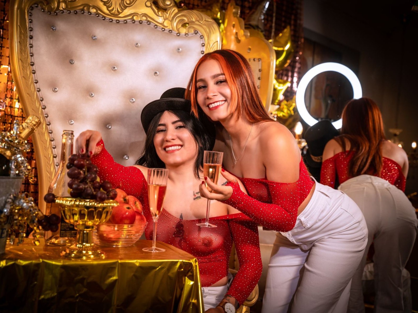 AbbyandSamanta's profile - Image n°8