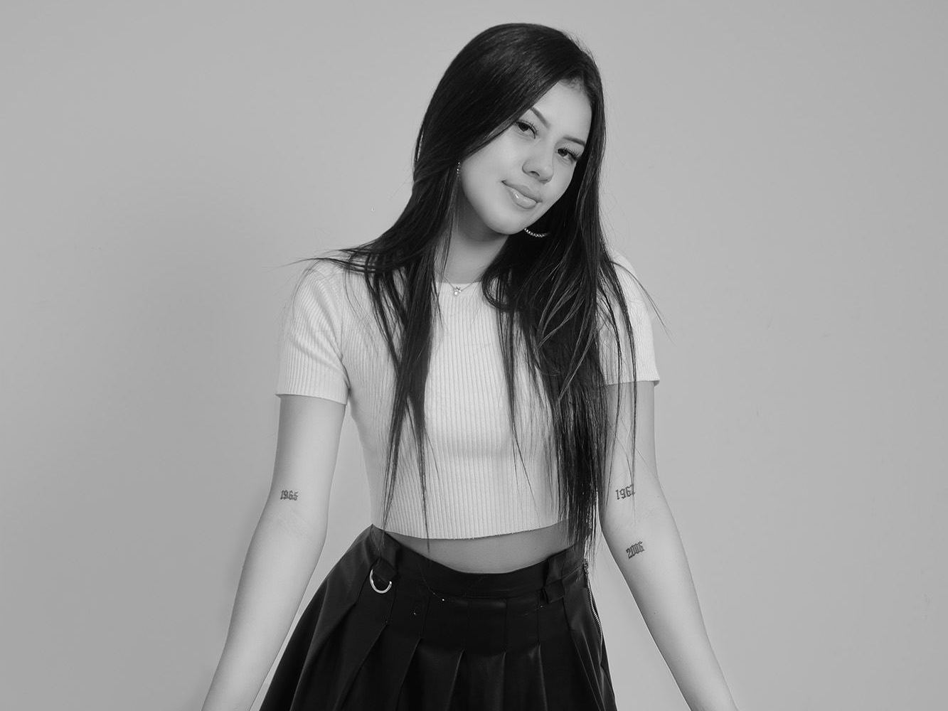 Abril_Hills's profile - Image n°0
