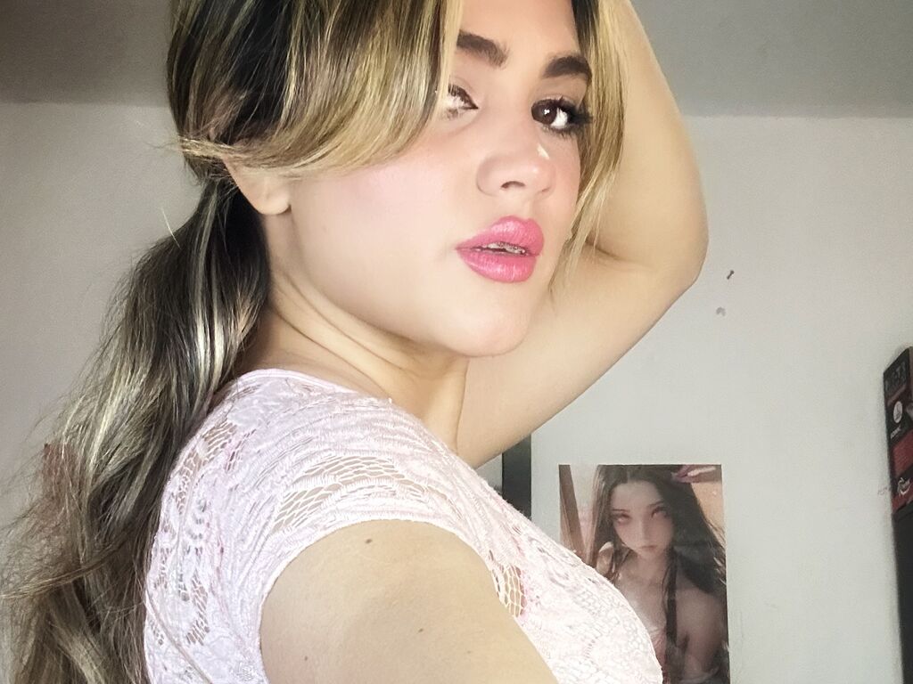 Adalethholmes's profile - Image n°1