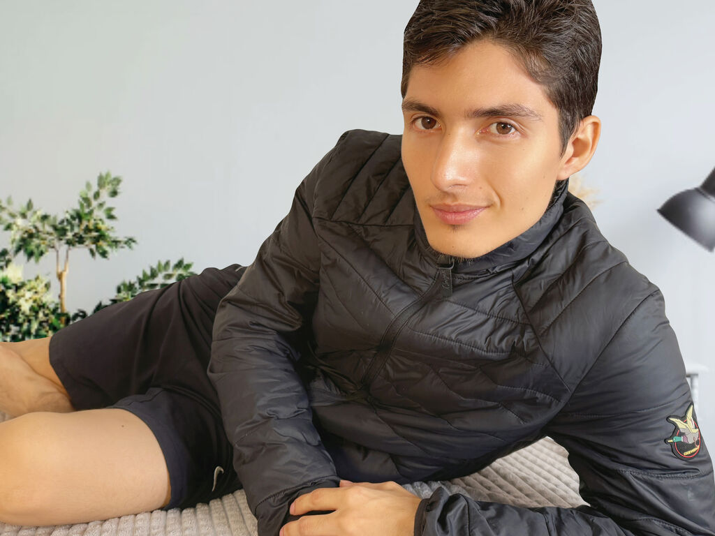 Adamstoll's profile - Image n°1