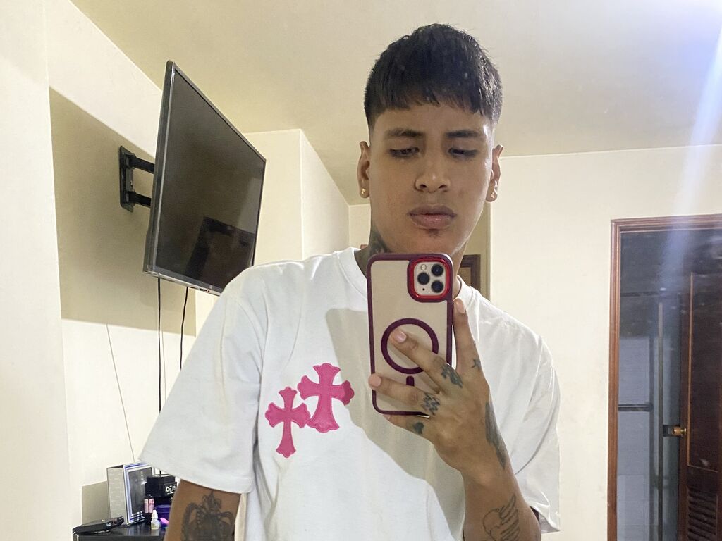 Adamwilsoon's profile - Image n°0
