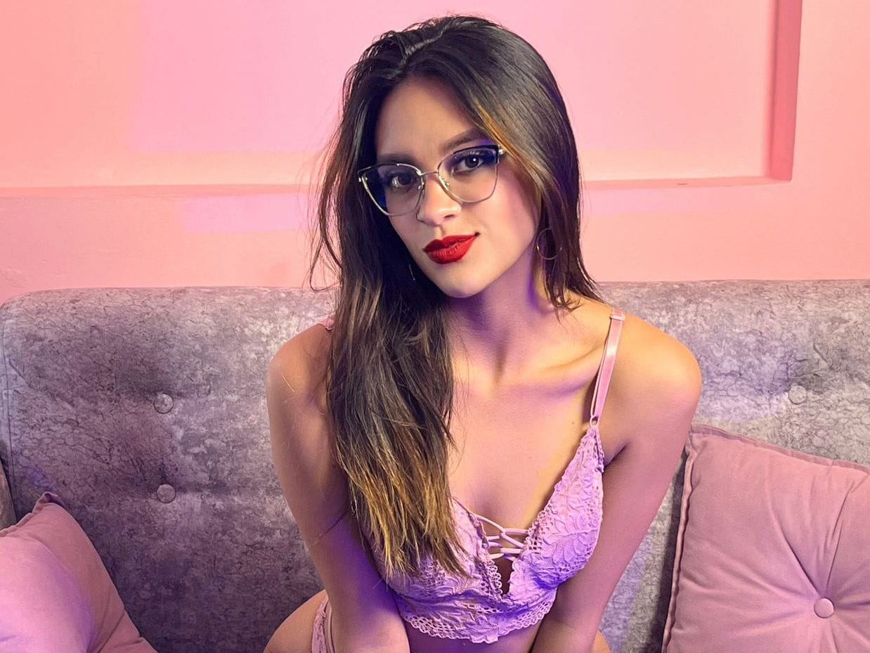 Adara_Adams's profile - Image n°0