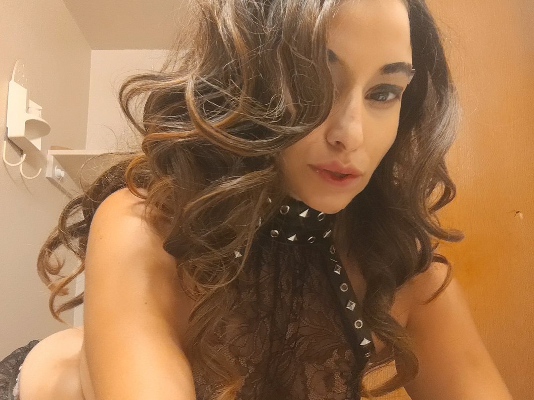 Adelaymay's profile - Image n°0