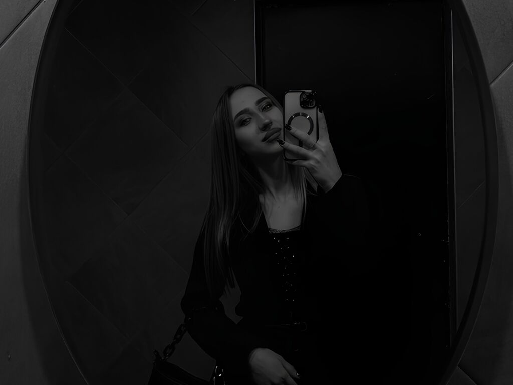 Adelelounge's profile - Image n°1