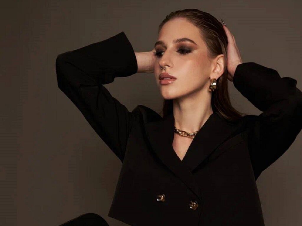 Adeleowen's profile - Image n°1
