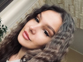 Sexo por webcam con Adeliamuscolino