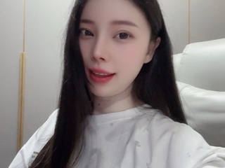 Webcam sex with Adelinexing