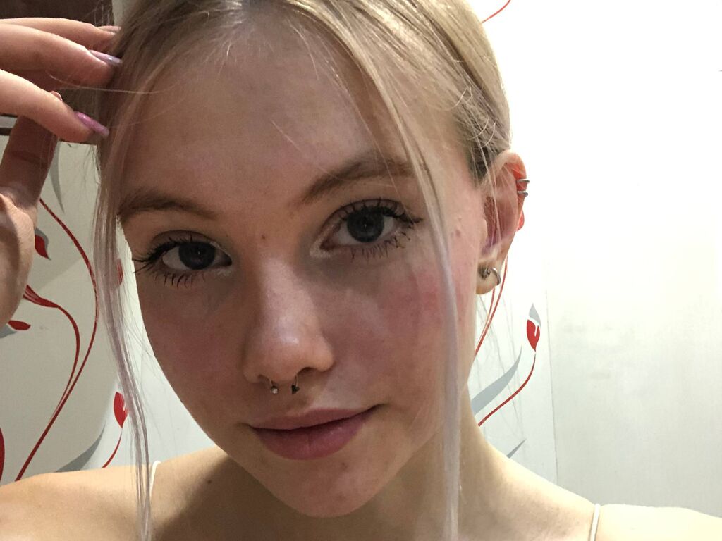 Adellagrondahl's profile - Image n°0