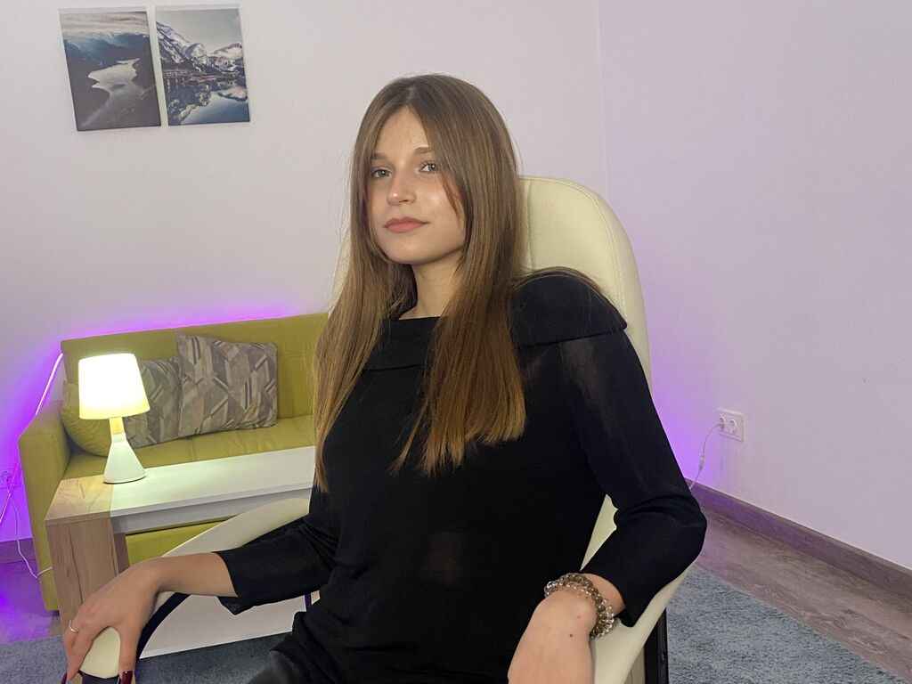 Adellapeacy's profile - Image n°0