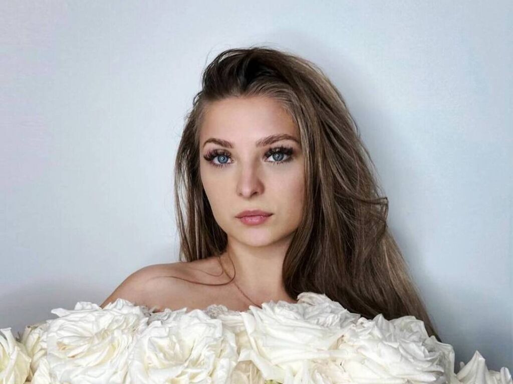 Adellaross's profile - Image n°1