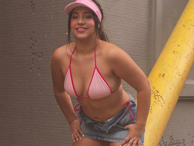AdharaGibson's profile - Image n°1