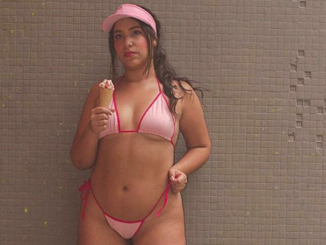 AdharaGibson's profile - Image n°0