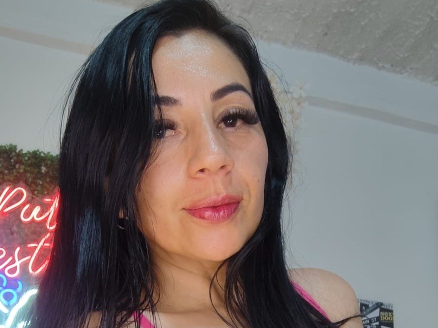 Adhele's profile - Image n°1