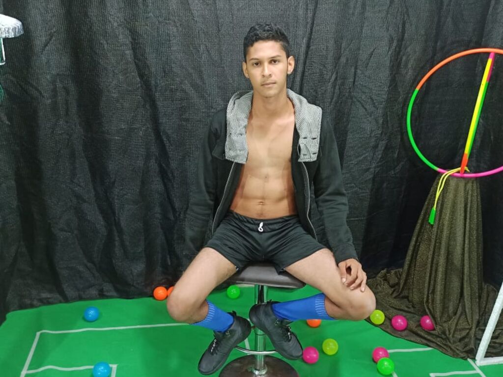 Adonysleal's profile - Image n°0