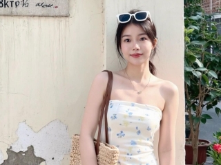 Webcam sex met Adoralili