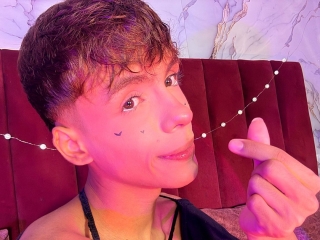 Webcam sex met Adrian_Soft