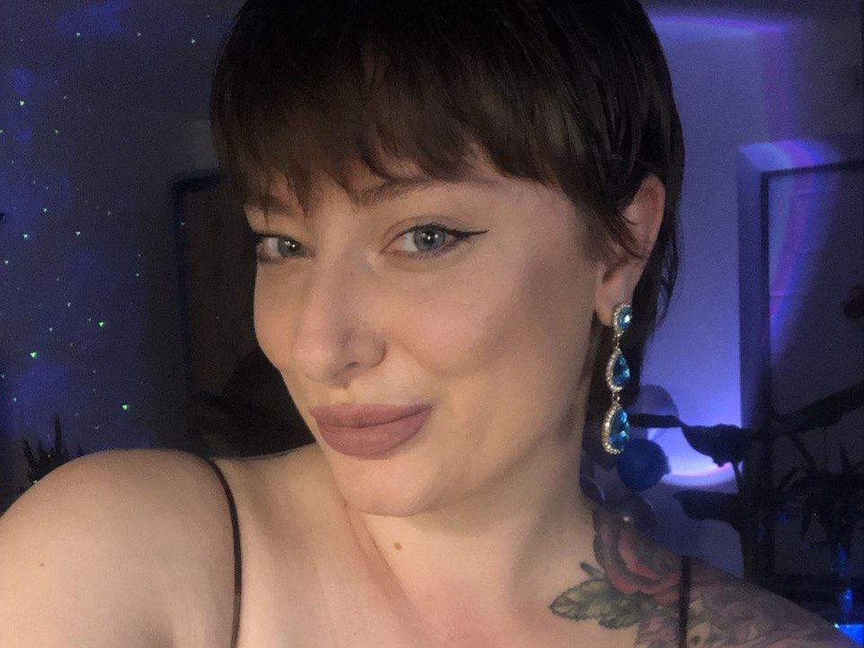 Adrianasharm's profile - Image n°2