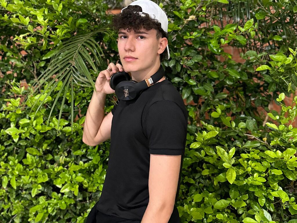 Adrianmorelli's profile - Image n°1