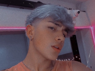 Adrianredx_M's Sexcam