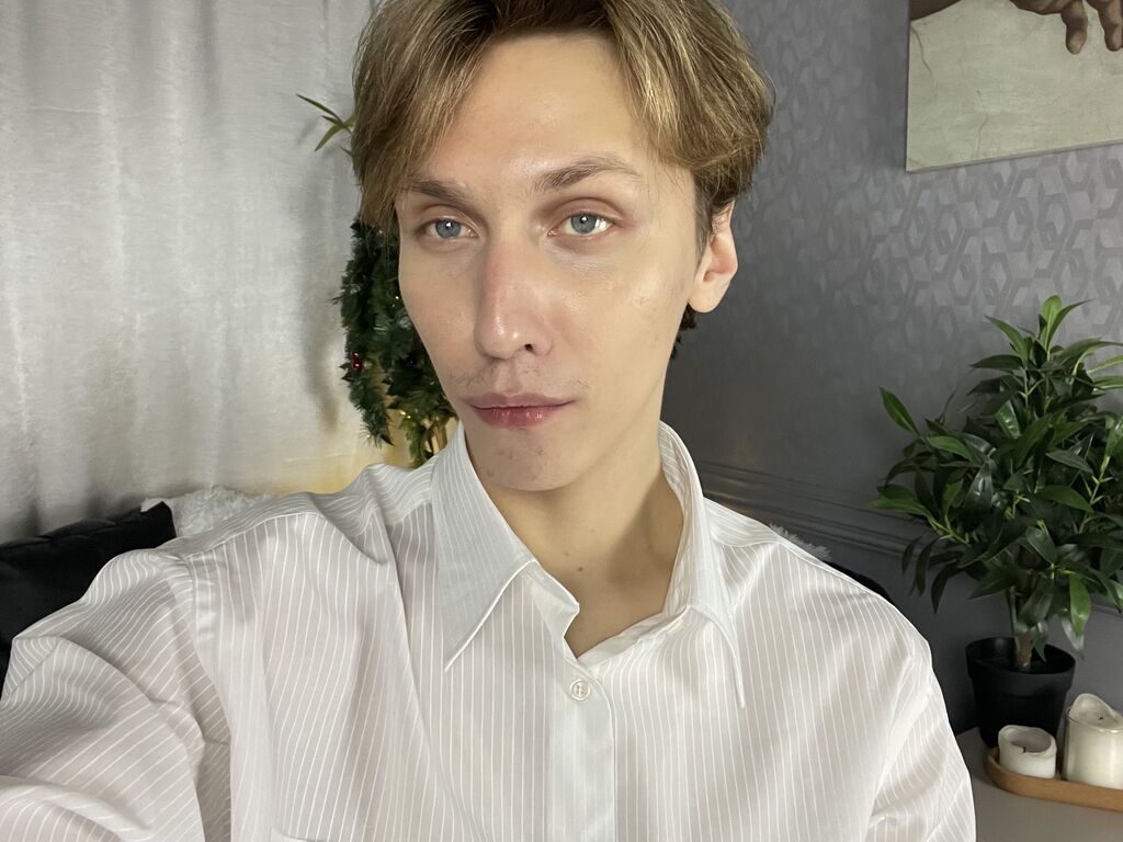 Adrianstoun's profile - Image n°1