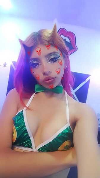 Perfil con Afrodhita - Imagen  n°0