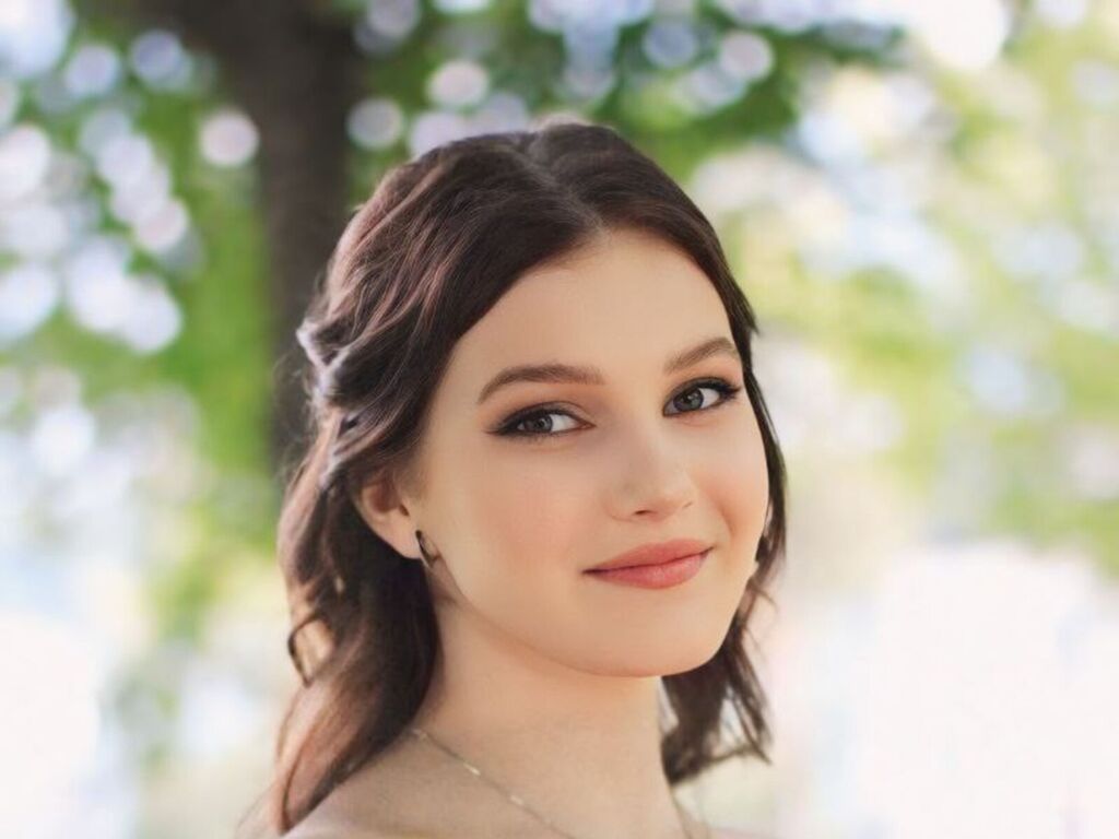 Ainsleycharton's profile - Image n°0