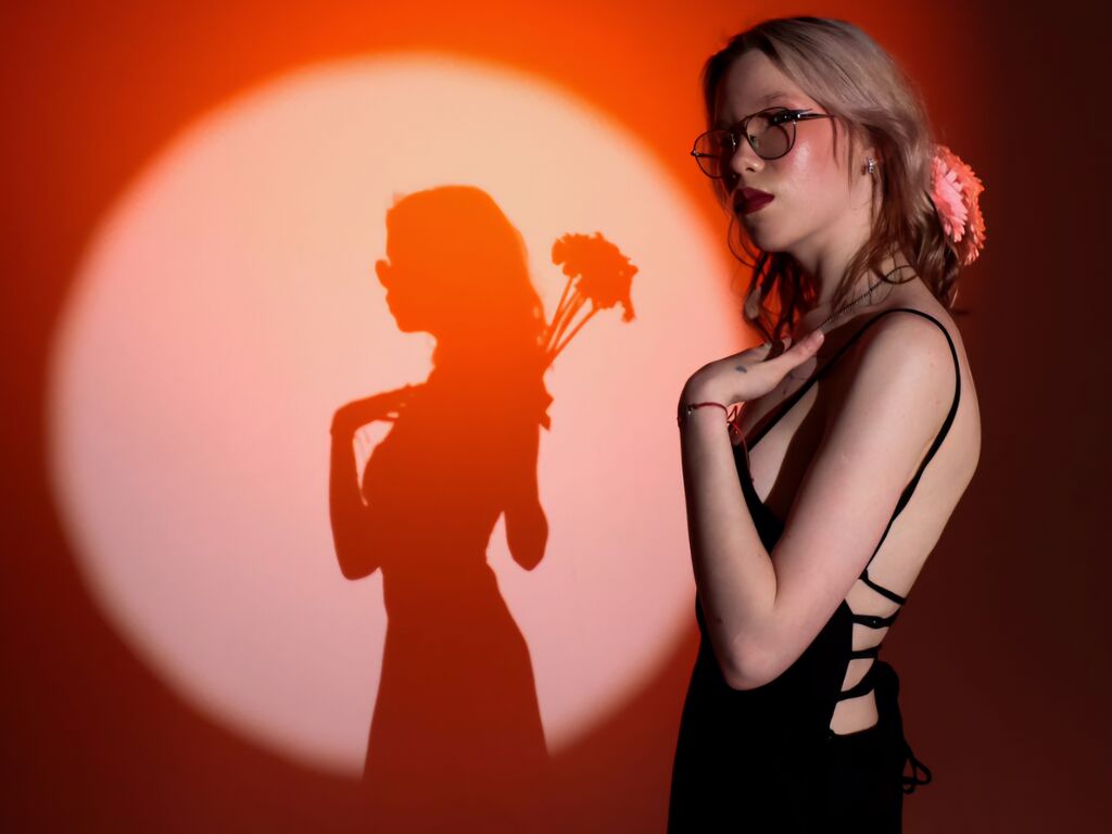 Ainsleycoke's profile - Image n°1